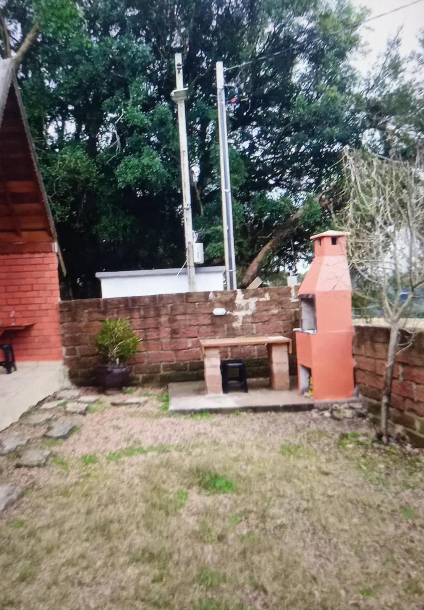 Pequena Pousada Pernottare Estacionamento Frente E Lado Publico Privado Gramado Exterior photo